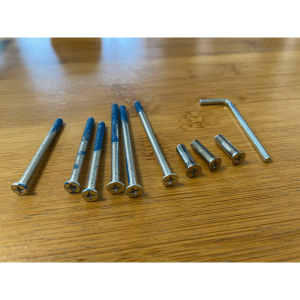 D4E BEVESTIGINGSSET TBV RVS DEURKRUKKEN OP SCHILD DEURDIKTE 38-56MM