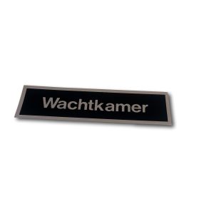 STICKER 165X45 ZWART/ZILVER TEKST "WACHTKAMER"